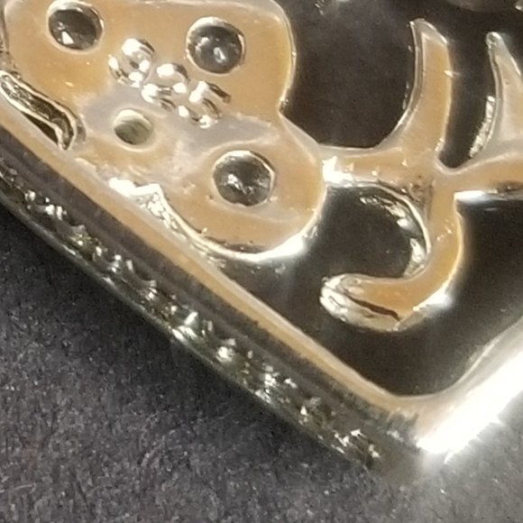 Stunning Silver and White Crystal Earrings---Exceptional Detailing!! - Picture 2 of 4